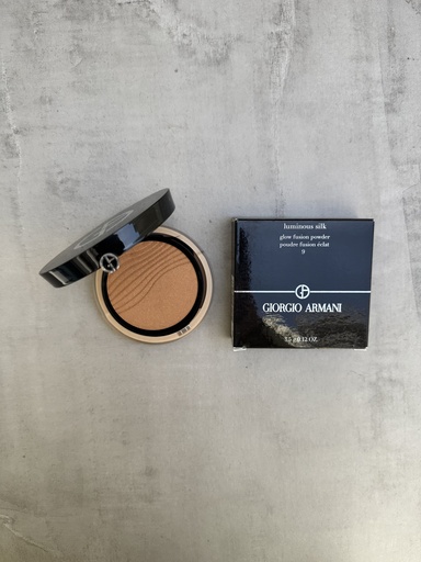 Giorgio Armani Luminous Silk Glow Fusion Powder 9