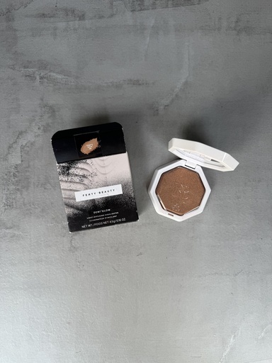 Fenty Beauty  Demi'Glow Light-Diffusing That's Rich