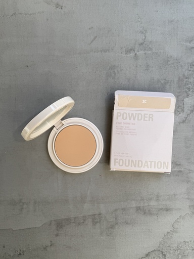Kylie Cosmetics Natural Blur Powder Foundation 3C