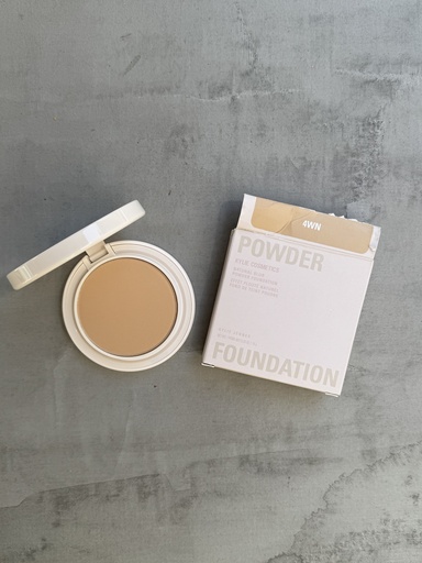 Kylie Cosmetics Natural Blur Powder Foundation 4WN
