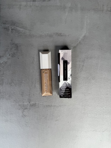 Fenty Beauty We'Re Even Hydrating Longwear Concealer 300N