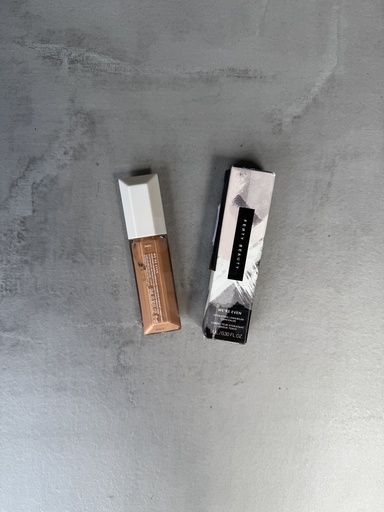 Fenty Beauty We'Re Even Hydrating Longwear Concealer 345C