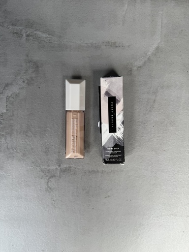 Fenty Beauty We'Re Even Hydrating Longwear Concealer 170C
