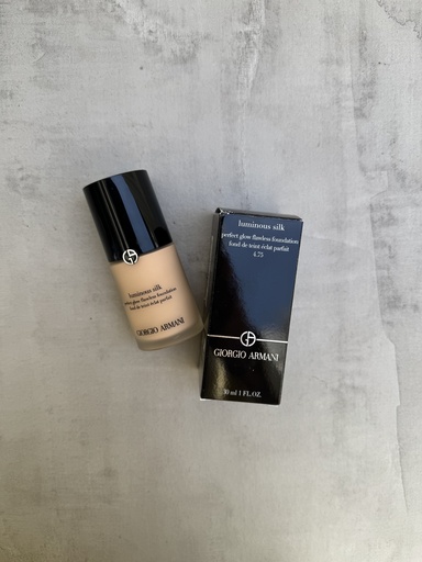 Giorgio Armani Luminous Silk Perfect Glow Flawless Foundation 4.75