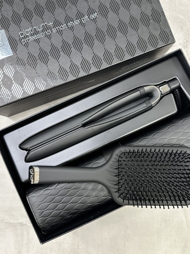 GHD Platinum+ Professional Smart Styler Gift Set