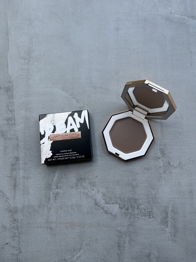 Fenty Beauty Cheeks Out Freestyle Cream Bronzer 01 Amber