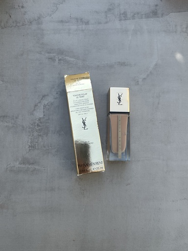 Ysl Touche Eclat Long Wear Glow Foundation SPF22 BD 30 Warm Almond