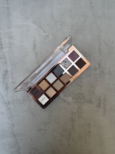  REVOLUTION The Smokey Icon Palette