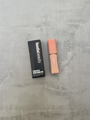 Huda Beauty Faux Filter Corrector Peach Light