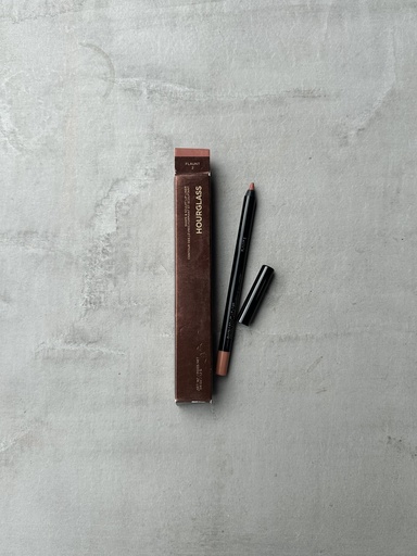  Hourglass Shape & Sculpt Lip Liner Flaunt 2