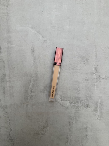 Hourglass Vanish Airbrush Concealer Khaki Pa Kuti 