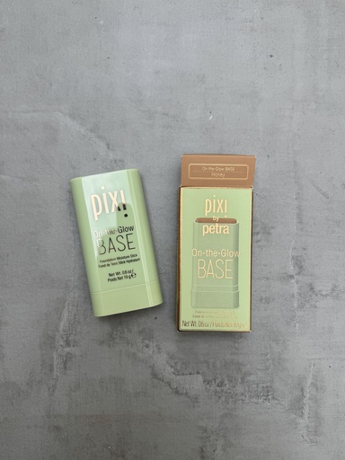 Pixi On The Glow Base Foundation Moisture Stick Honey 19g