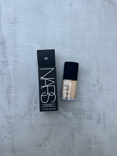 Nars Sheer Glow Foundation Stromboli 30ml